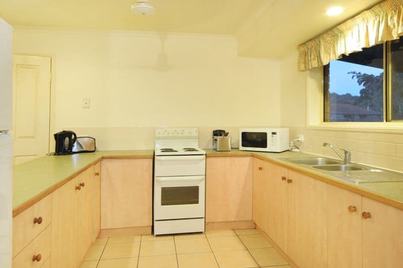 3 Catherine Crescent, JUBILEE POCKET QLD 4802, Jubilee Pocket - Thumbnail 3