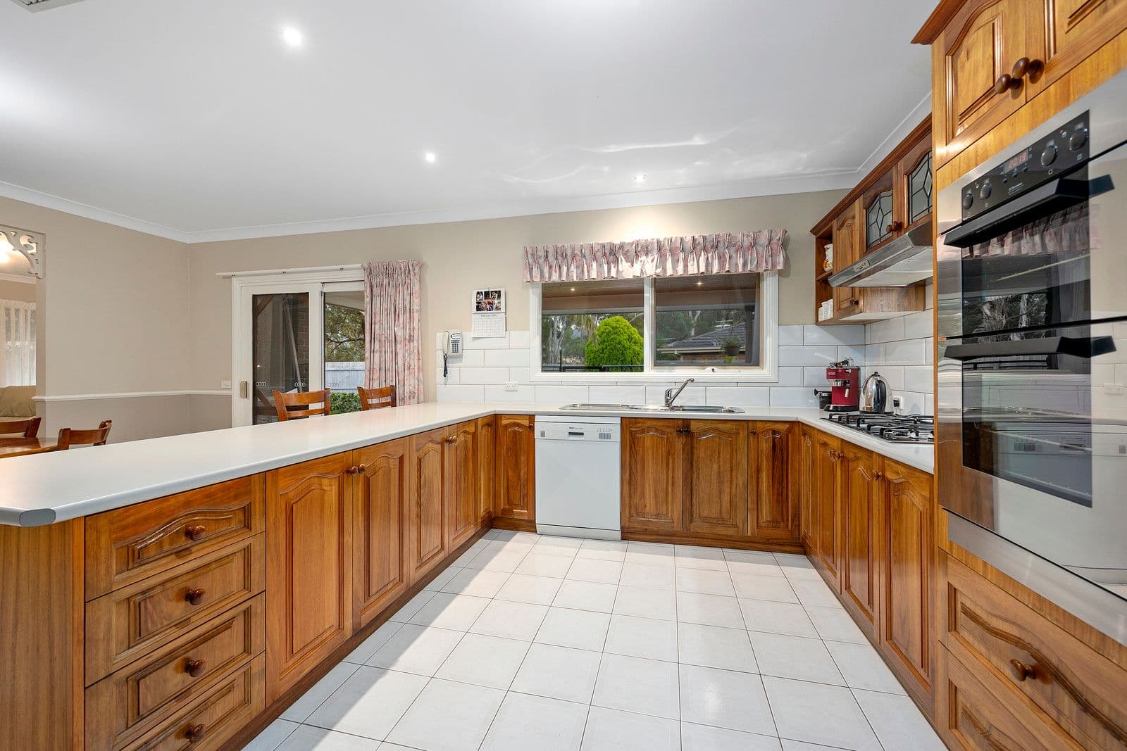 6 Narambi Close, Ferntree Gully VIC 3156, Ferntree Gully - Thumbnail 3