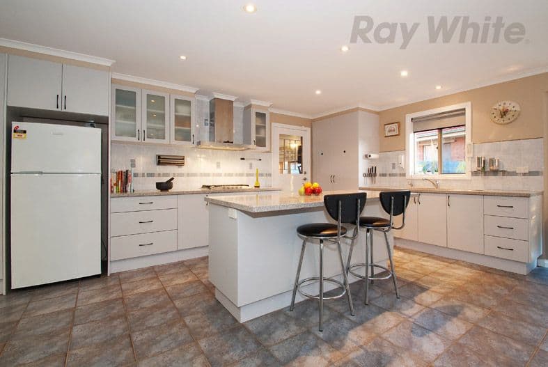 5 MAYFAIR Court, Chirnside Park VIC 3116, Chirnside Park - Thumbnail 3