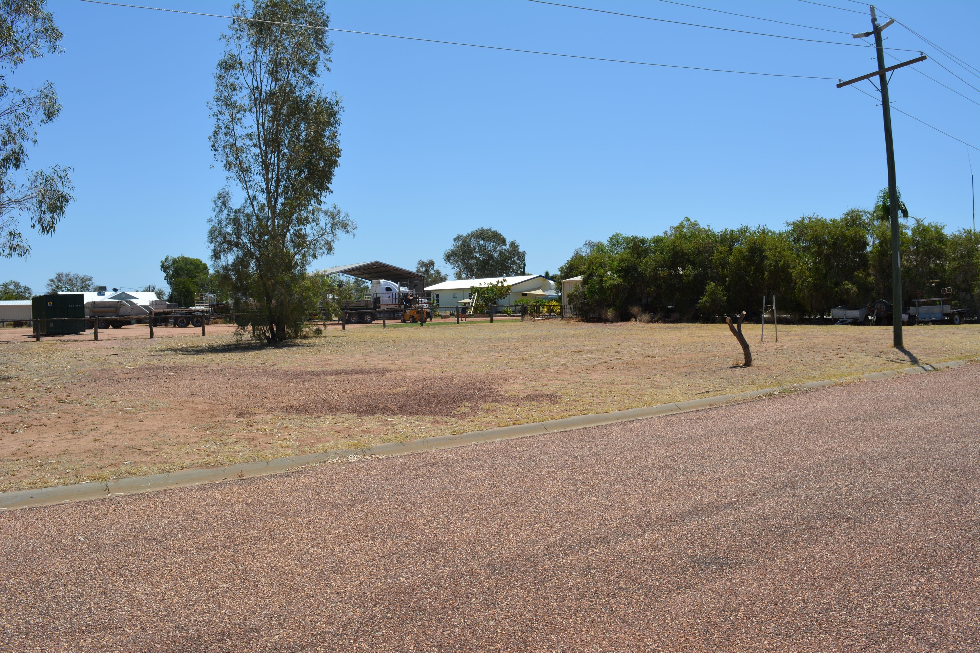 26 Coolibah Street, Barcaldine QLD 4725, Barcaldine - Thumbnail 2