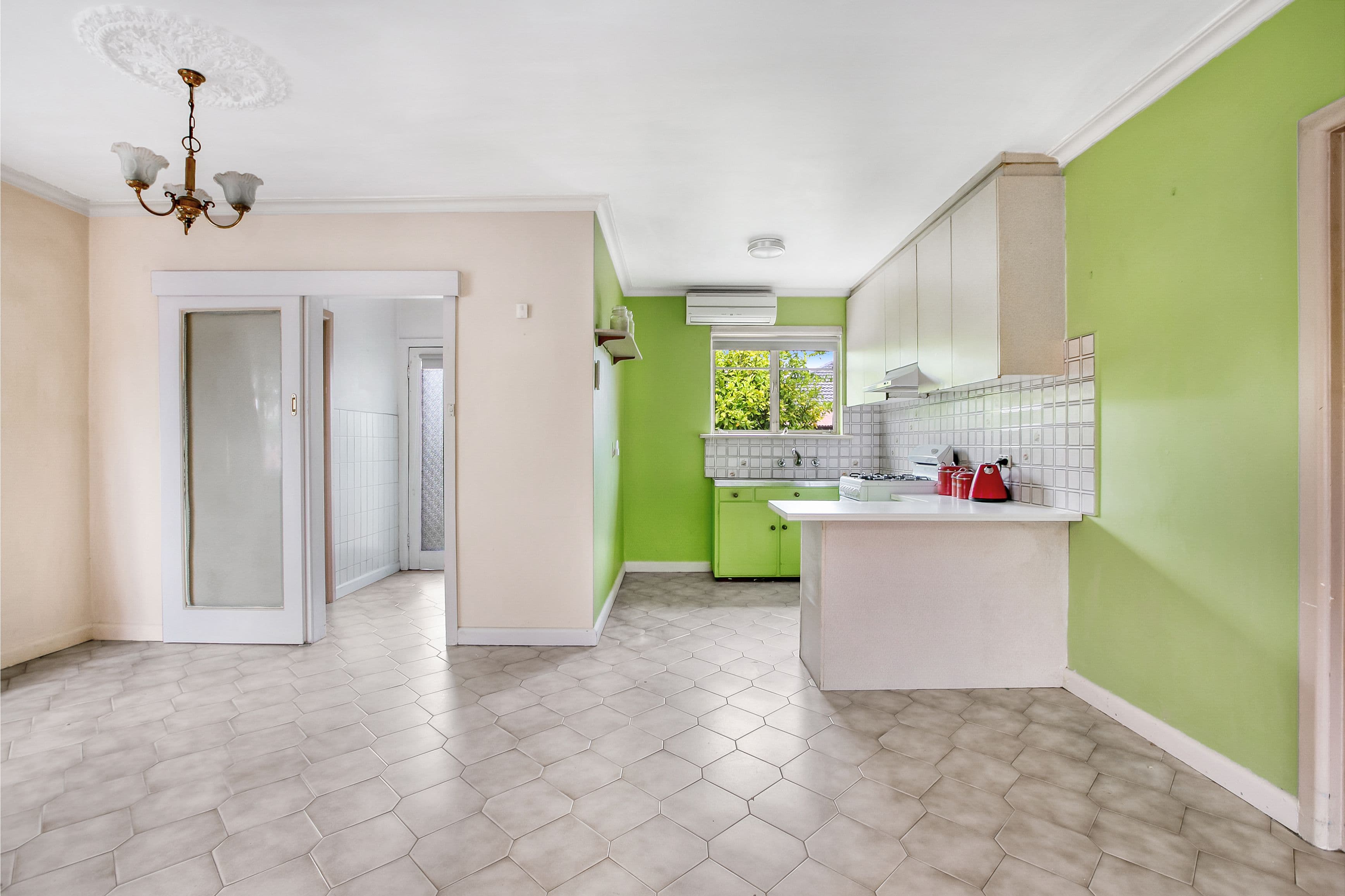 1 Joan Court, Reservoir VIC 3073, Reservoir - Thumbnail 4