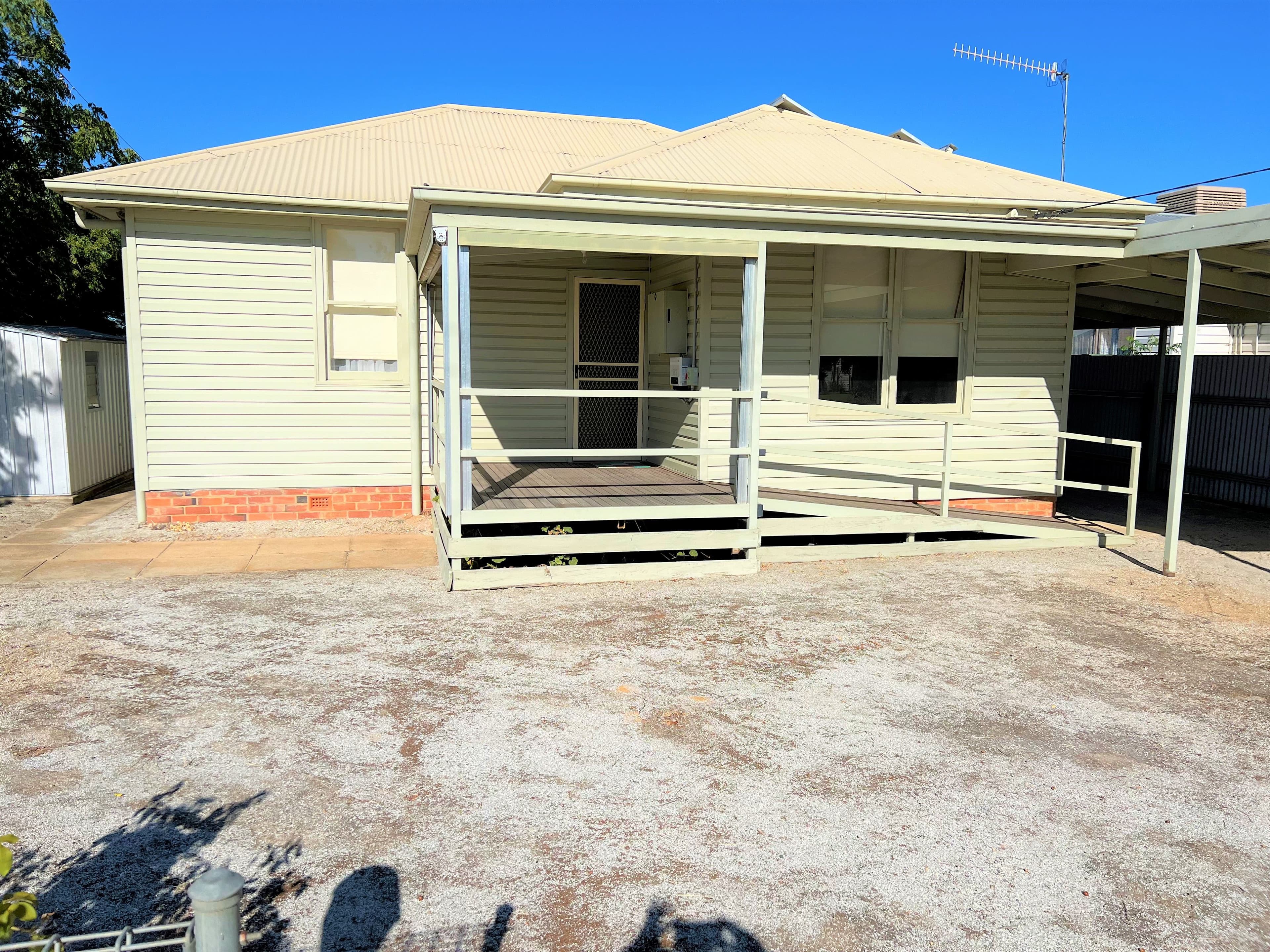 286 Sloane Street, Deniliquin NSW 2710, Deniliquin - Image 1