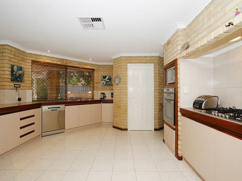 53 The Vale, WILLETTON WA 6155, Willetton - Thumbnail 2