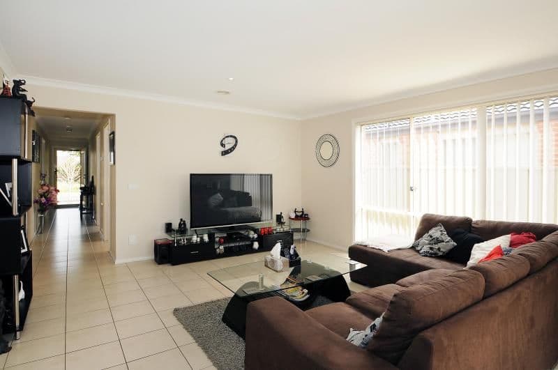 26 Maddock Drive, Cranbourne East VIC 3977, Cranbourne East - Thumbnail 2