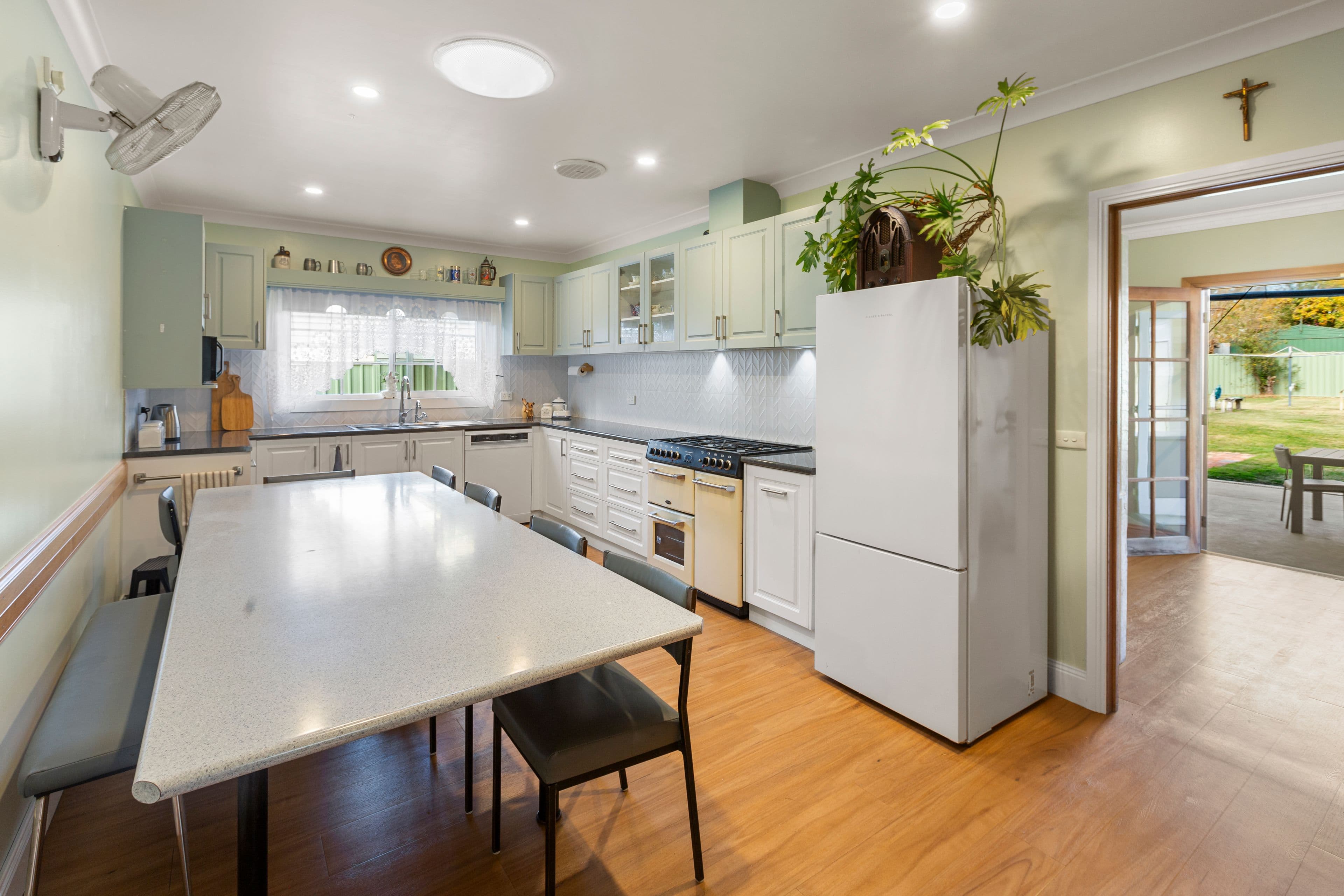 18 Minerva Street, Mansfield VIC 3722, Mansfield - Thumbnail 3