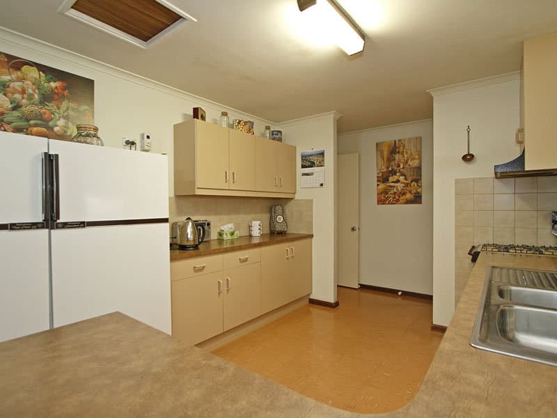 17 Catherine Crescent, Morphett Vale - Thumbnail 2