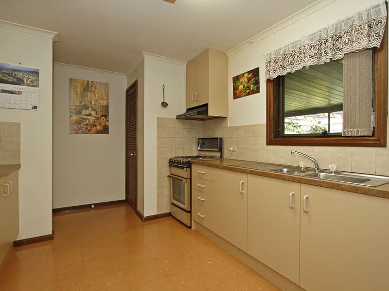 17 Catherine Crescent, Morphett Vale - Thumbnail 4
