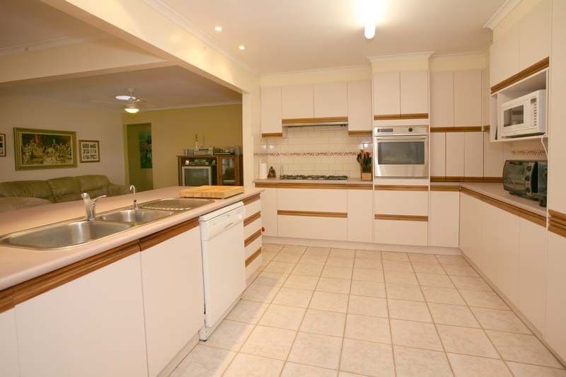 36 Excalibur Avenue, GLEN WAVERLEY VIC 3150, Glen Waverley - Thumbnail 4