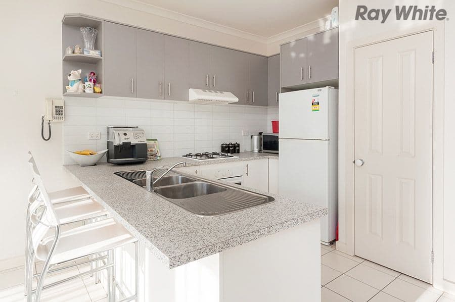 7 Fawkner Place, Caroline Springs VIC 3023, Caroline Springs - Thumbnail 2