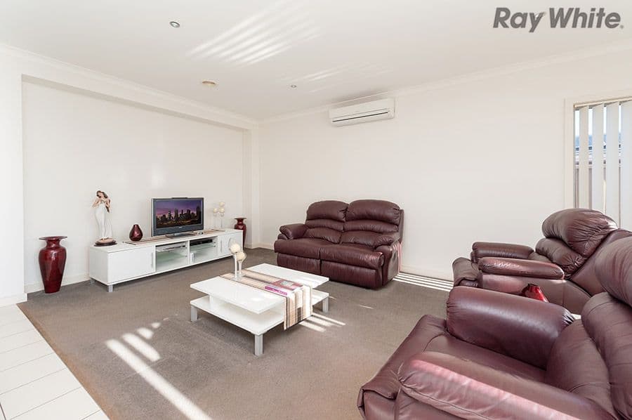 7 Fawkner Place, Caroline Springs VIC 3023, Caroline Springs - Thumbnail 3
