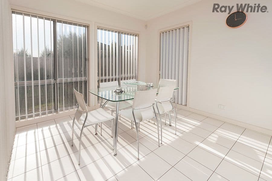 7 Fawkner Place, Caroline Springs VIC 3023, Caroline Springs - Thumbnail 5