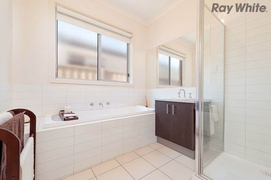 7 Fawkner Place, Caroline Springs VIC 3023, Caroline Springs - Thumbnail 7