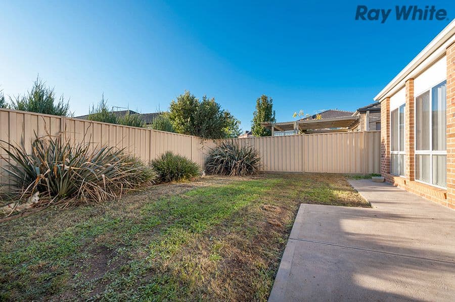 7 Fawkner Place, Caroline Springs VIC 3023, Caroline Springs - Thumbnail 8