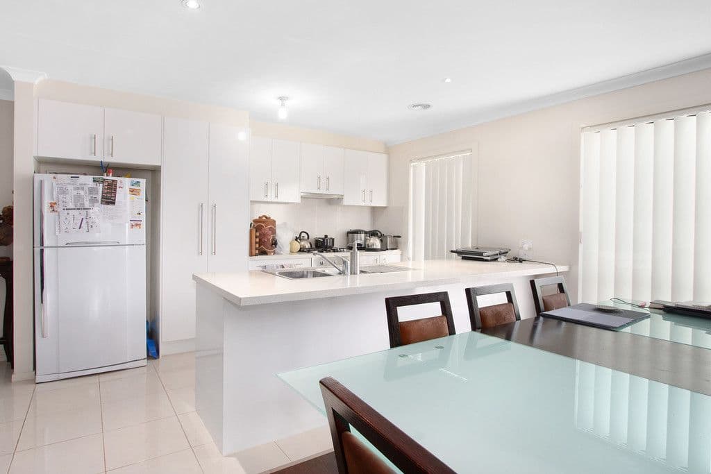 3 Bowyer Avenue, Cranbourne East VIC 3977, Cranbourne East - Thumbnail 2