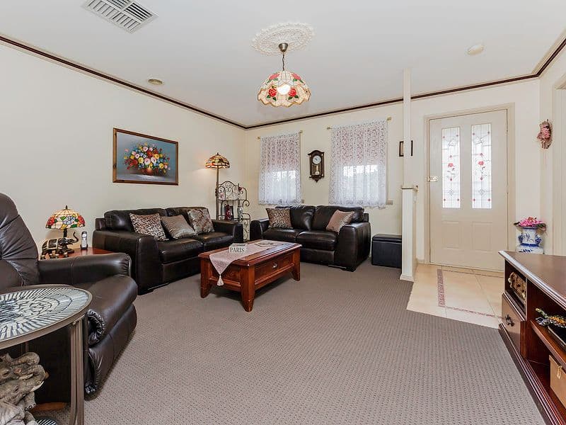 1 Elbe Close, Werribee VIC 3030, Werribee - Thumbnail 2