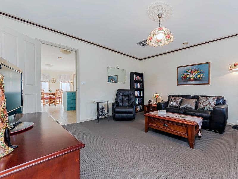 1 Elbe Close, Werribee VIC 3030, Werribee - Thumbnail 3