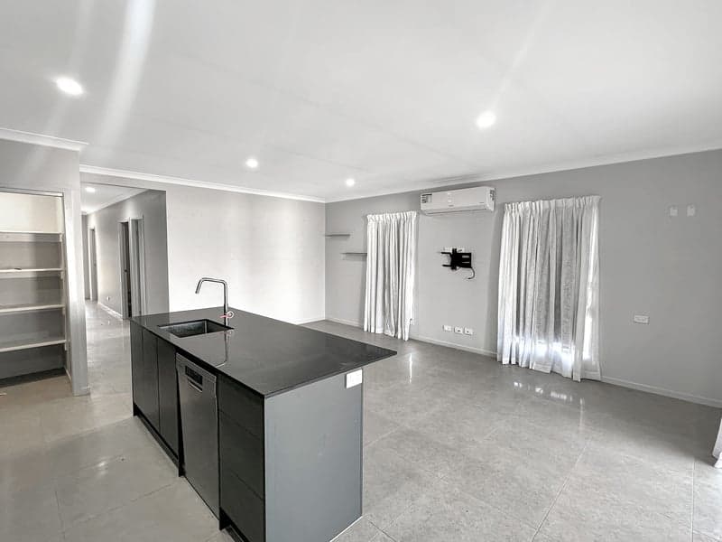 52 Vassallo Drive, Rosewood - Thumbnail 7