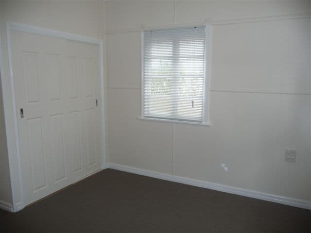 70 Drayton Road, HARRISTOWN QLD 4350, Harristown - Thumbnail 8