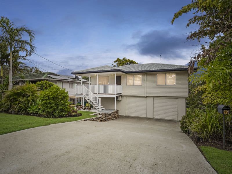 19 Longford Street, Everton Hills - Image 1