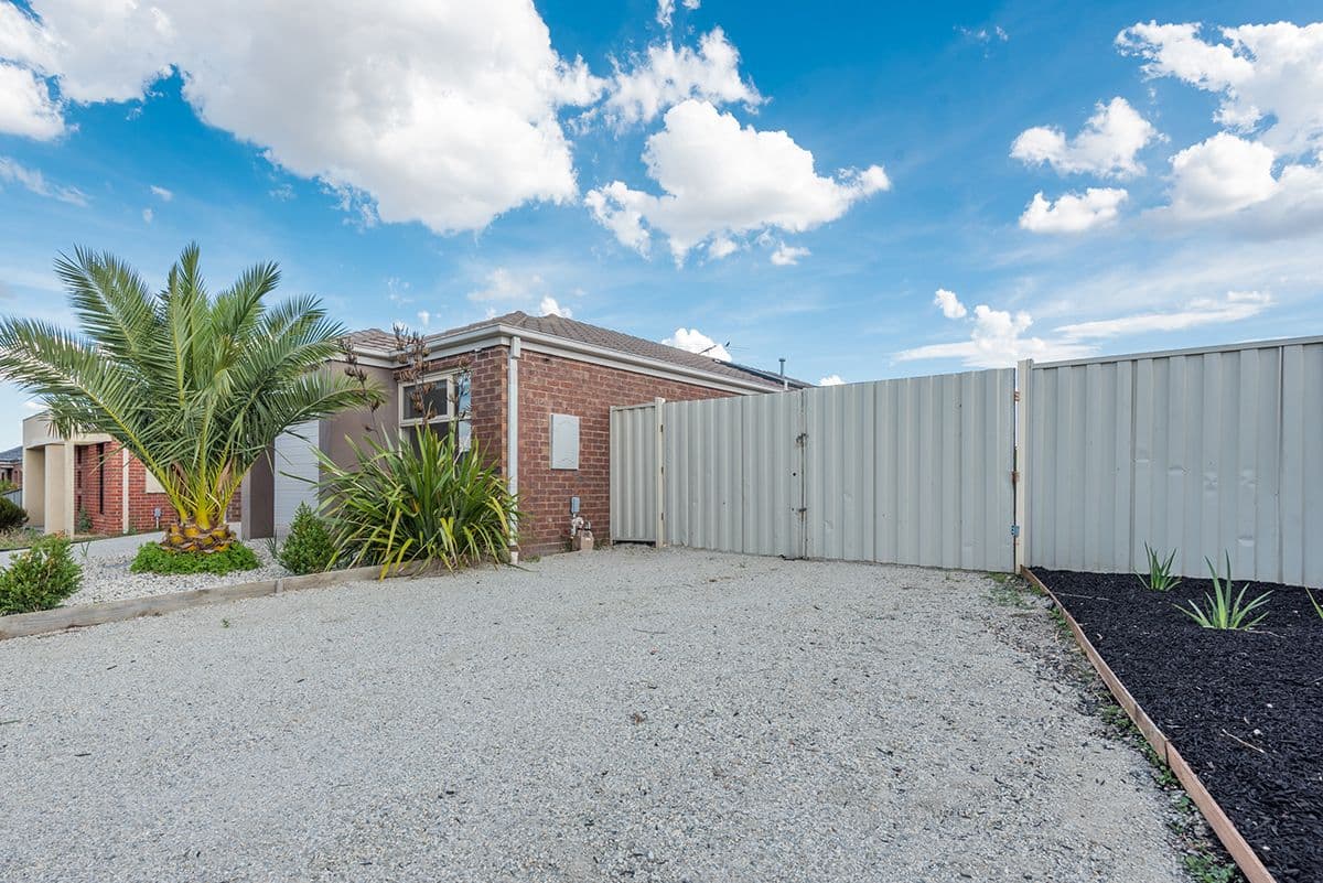 32 Ballybunion Avenue, Craigieburn VIC 3064, Craigieburn - Thumbnail 2