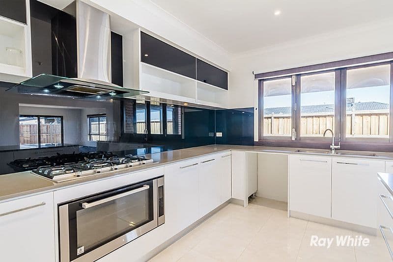 6 Sundaze Street, Clyde North VIC 3978, Clyde North - Thumbnail 3