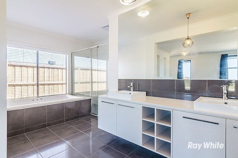 6 Sundaze Street, Clyde North VIC 3978, Clyde North - Thumbnail 8