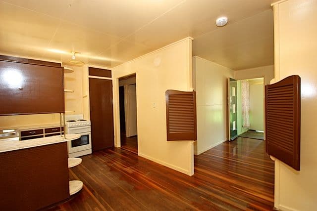 8 Weldon Street, NORTH IPSWICH QLD 4305, North Ipswich - Thumbnail 2