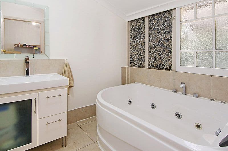 20 Houthem Street, CAMP HILL QLD 4152, Camp Hill - Thumbnail 6