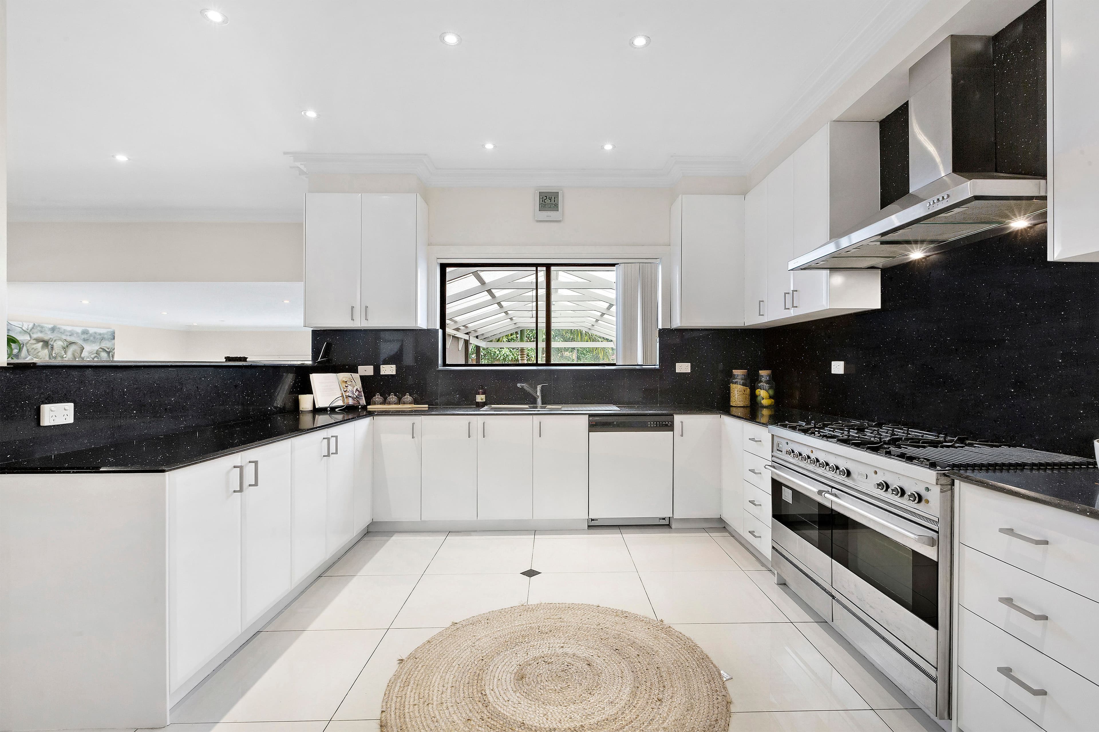 28 Loyola Grove, Richmond, Richmond - Thumbnail 3