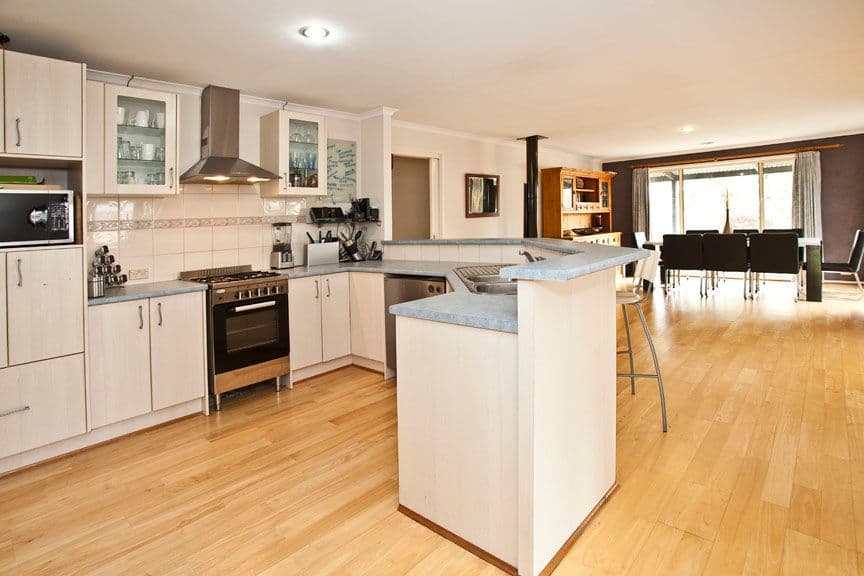 17 Railway Avenue, ASHWOOD VIC 3147, Ashwood - Thumbnail 2