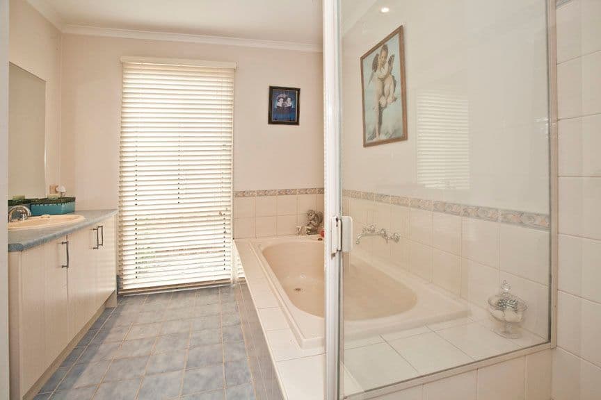 17 Railway Avenue, ASHWOOD VIC 3147, Ashwood - Thumbnail 8