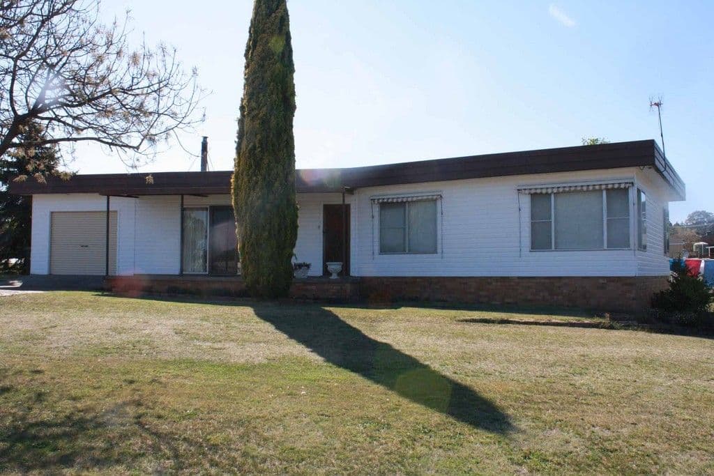 1 Lindsay, GLEN INNES NSW 2370, Glen Innes - Image 1