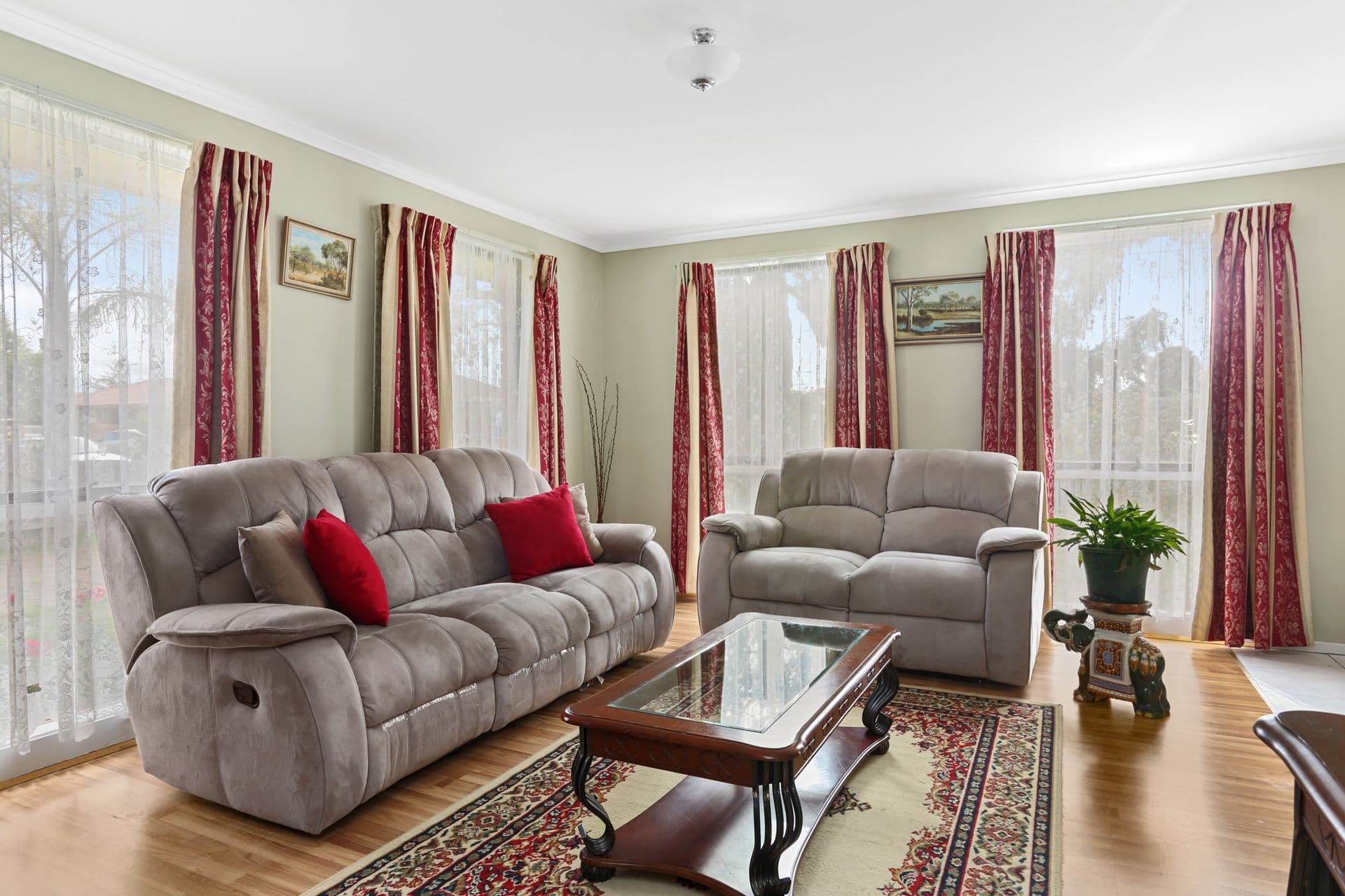 8 Coventry Drive, Werribee VIC 3030, Werribee - Thumbnail 2