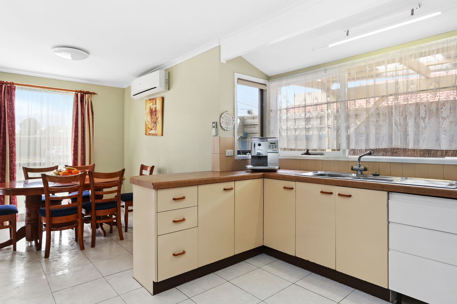 8 Coventry Drive, Werribee VIC 3030, Werribee - Thumbnail 4