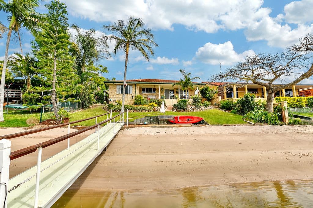 11 De Haviland Avenue, BENOWA QLD 4217, Benowa - Image 1