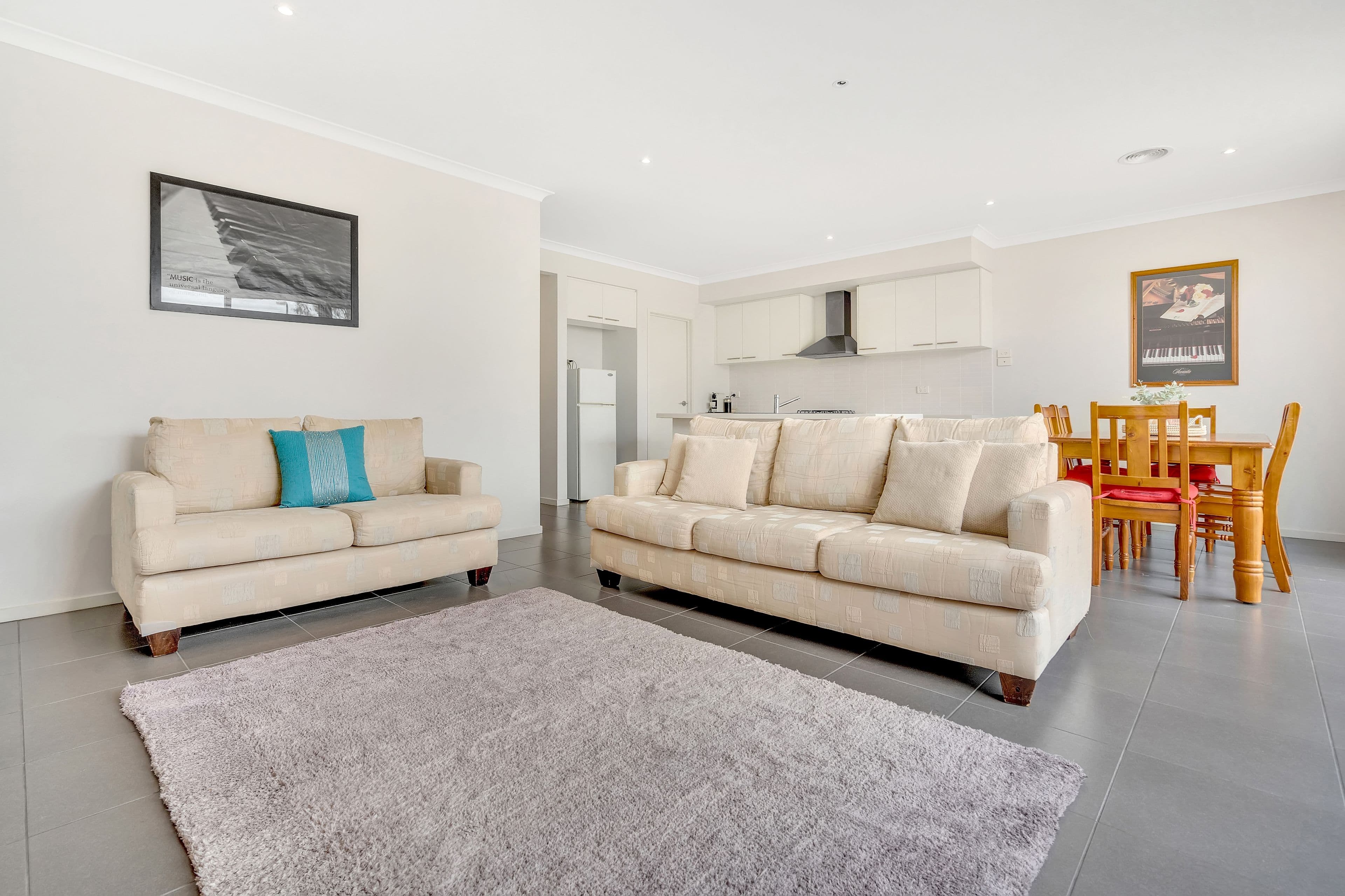 18 Brookfield Boulevard, Craigieburn VIC 3064, Craigieburn - Thumbnail 3