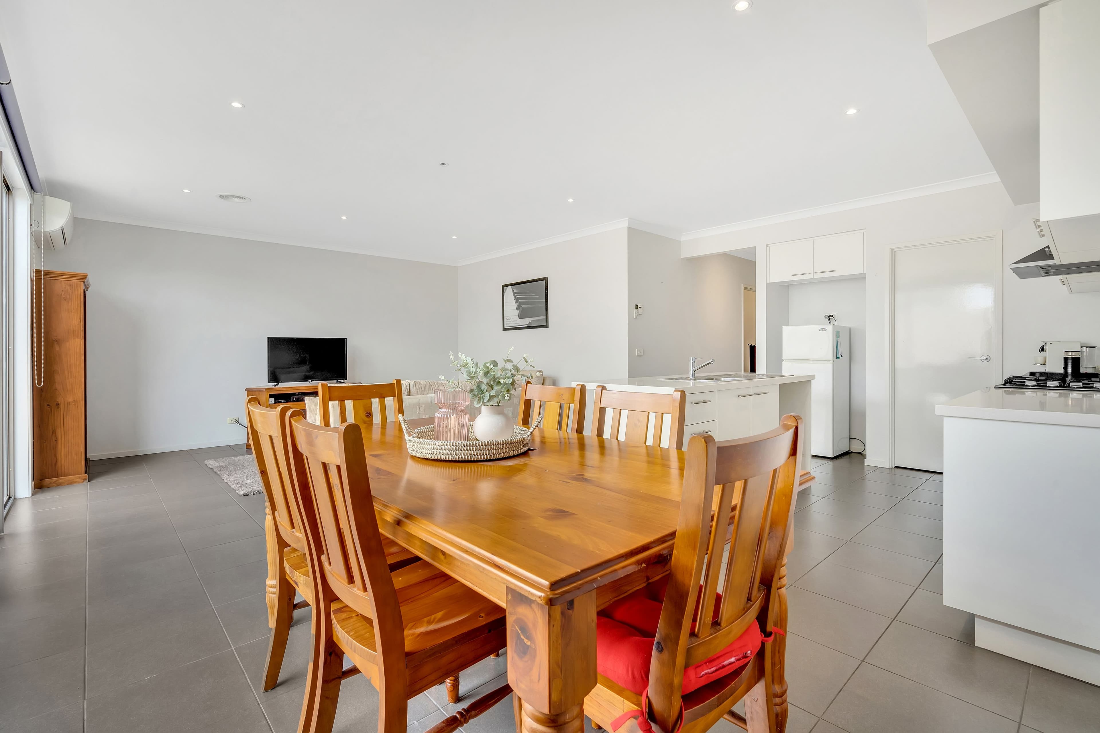 18 Brookfield Boulevard, Craigieburn VIC 3064, Craigieburn - Thumbnail 5