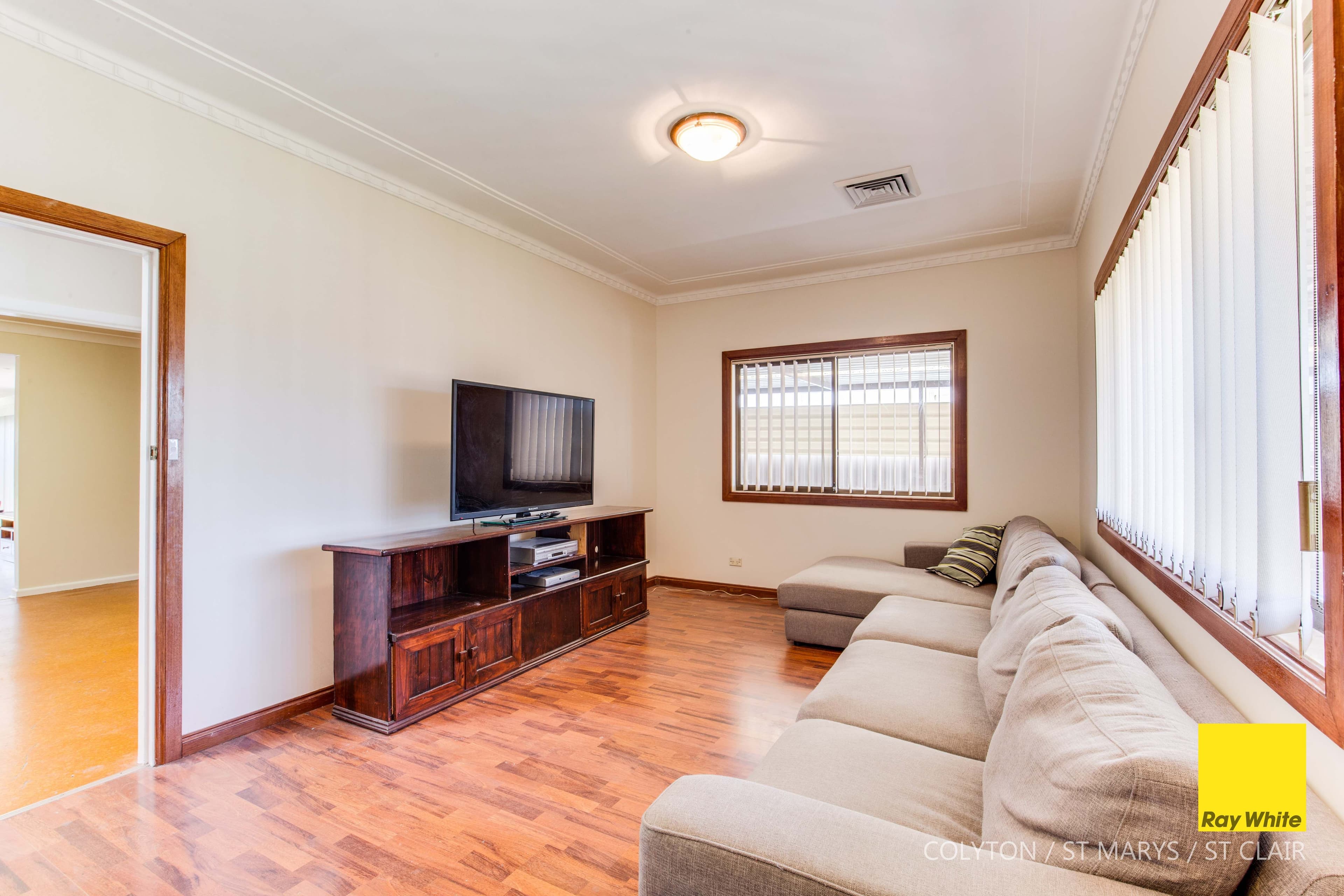76 Carpenter Street, Colyton - Thumbnail 2