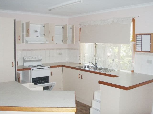 17 Mansfield Drive, BEACONSFIELD QLD 4740, Beaconsfield - Thumbnail 3