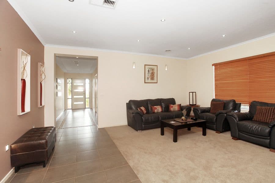 48 Azure Drive, TARNEIT VIC 3029, Tarneit - Thumbnail 2