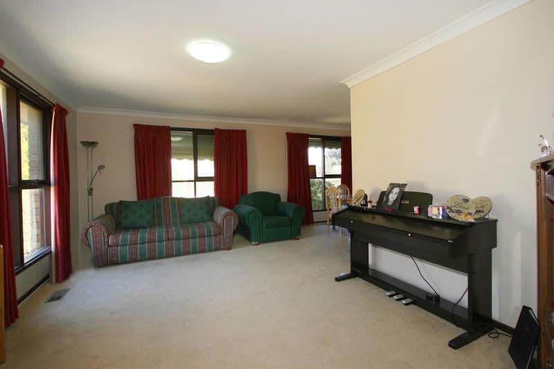 5  Willowglen Court, DINGLEY VILLAGE VIC 3172, Dingley Village - Thumbnail 4