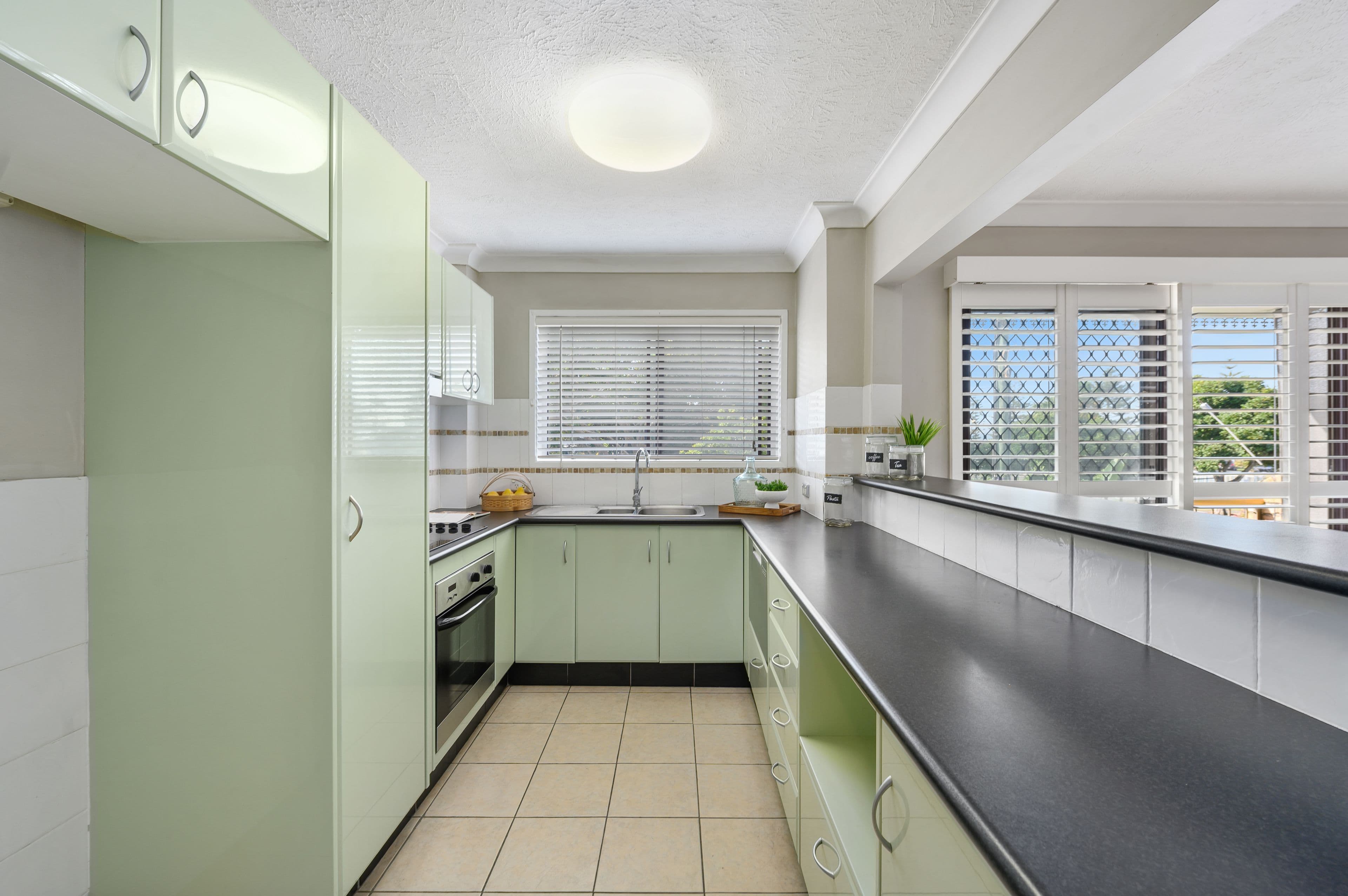 6 Broad Street, Labrador QLD 4215, Labrador - Thumbnail 4