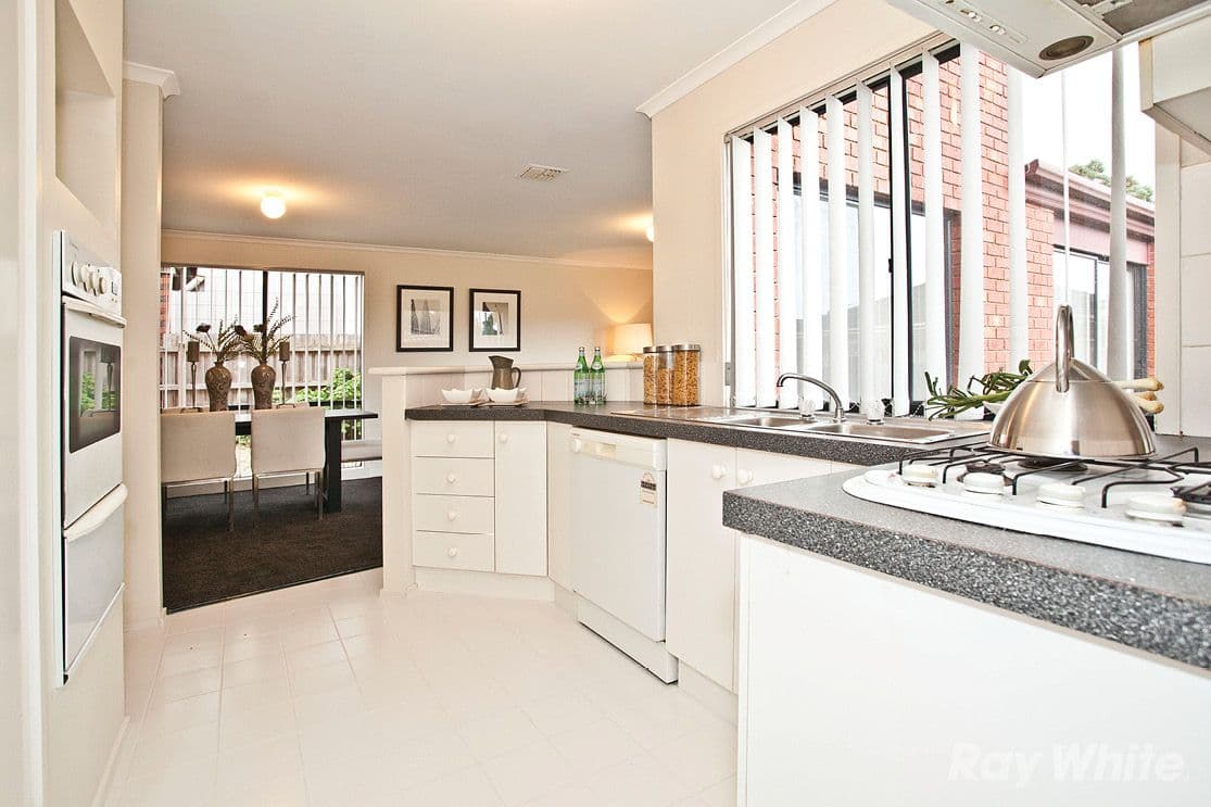 8 Baroda Avenue, GLEN WAVERLEY VIC 3150, Glen Waverley - Thumbnail 3