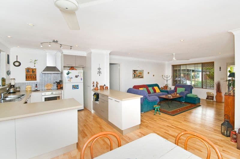 35 Seventh Avenue, PALM BEACH QLD 4221, Palm Beach - Thumbnail 3
