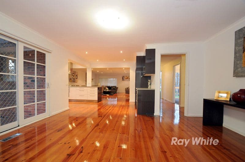 5 Melanie Close, WANTIRNA SOUTH VIC 3152, Wantirna South - Thumbnail 2