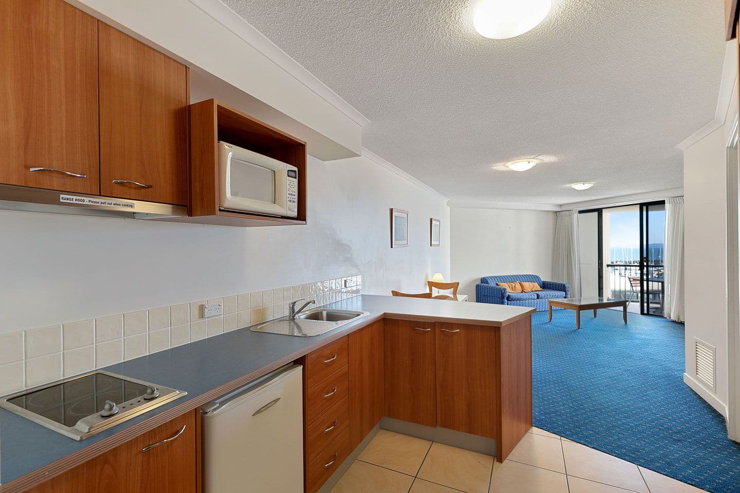 Unit 407 Mantra Resort, Buccaneer Drive, Urangan QLD 4655, Urangan - Thumbnail 3