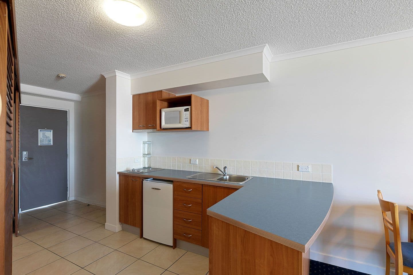 Unit 407 Mantra Resort, Buccaneer Drive, Urangan QLD 4655, Urangan - Thumbnail 4