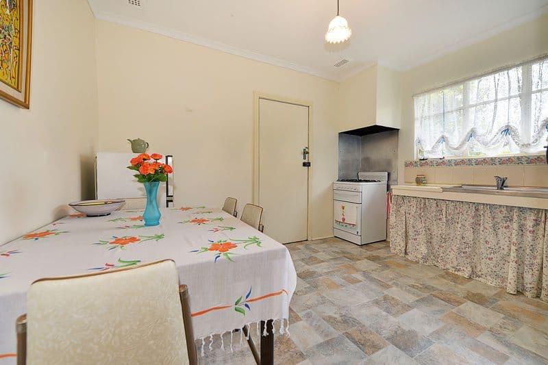 20 Binalong Avenue, CHADSTONE VIC 3148, Chadstone - Thumbnail 4
