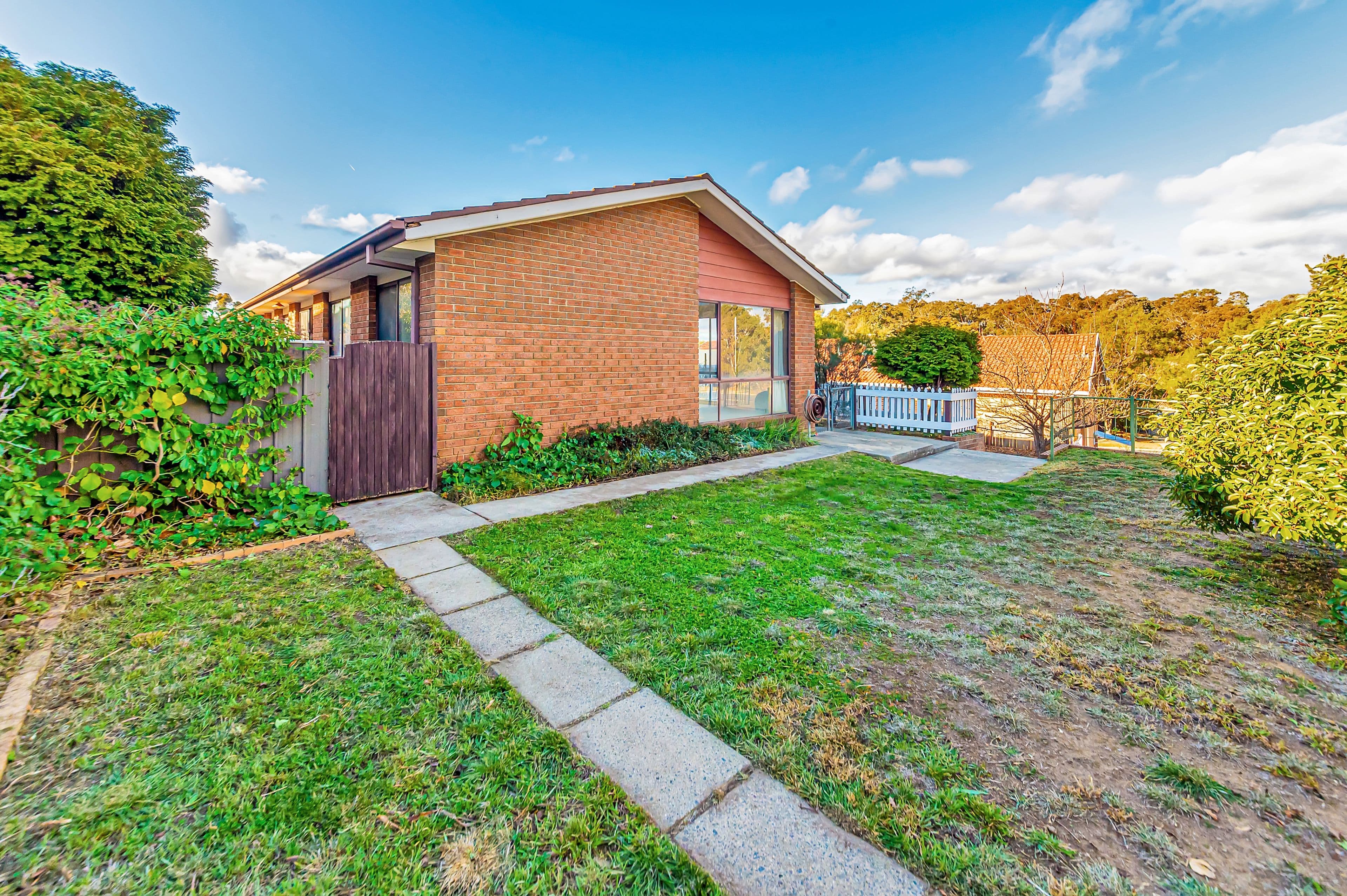 6 Crest Park Parade, Queanbeyan West - Thumbnail 2