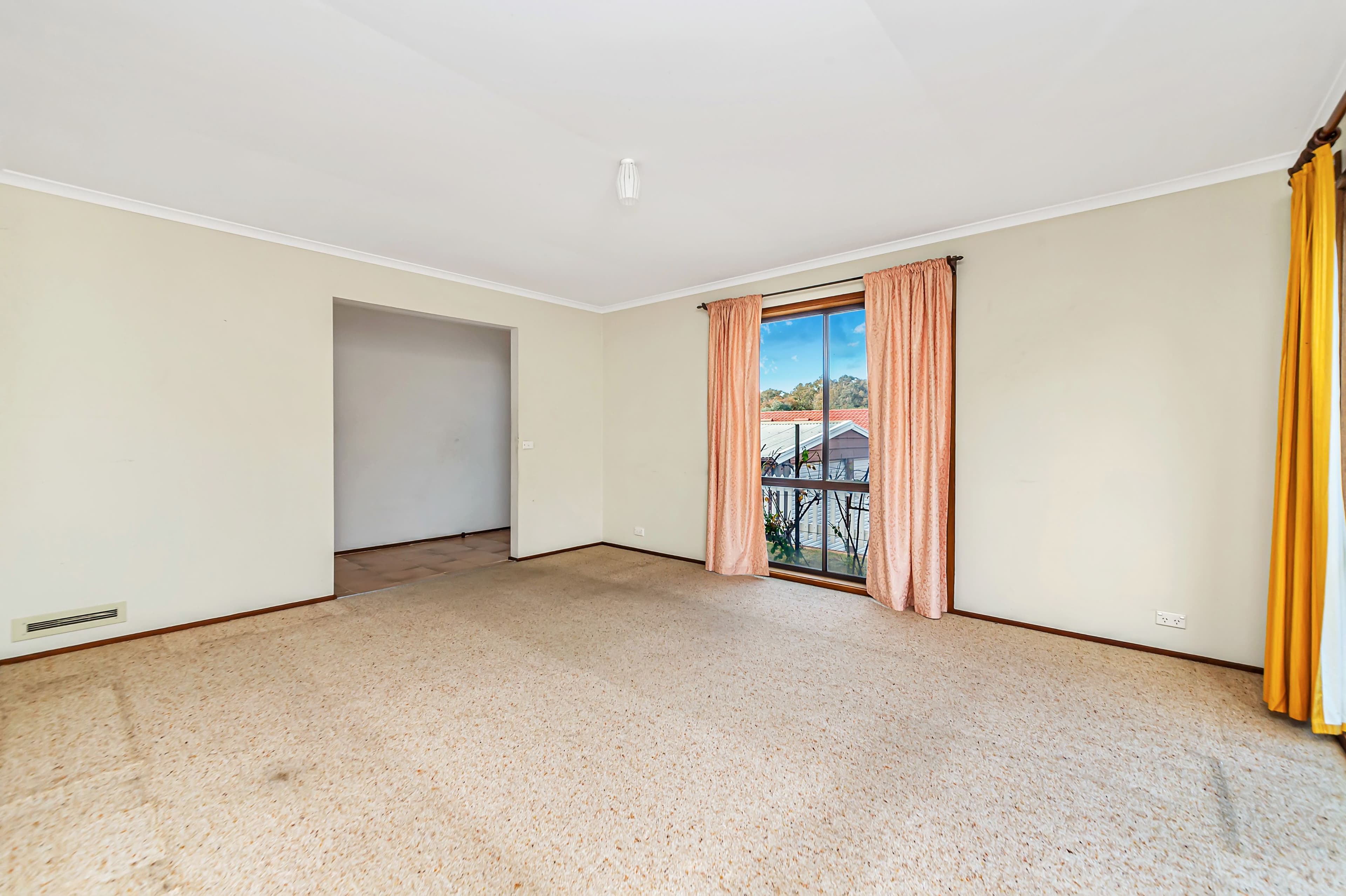 6 Crest Park Parade, Queanbeyan West - Thumbnail 3